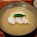 太いち - 淡路島おこぜのお椀  おこぜはワイルドな姿だけど、優しいお味、刷毛で丁寧に葛打ちしてくださいました