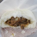 Tsutsujigaoka Resutohausu - 茨城県銘柄豚100%使用した「ローズポーク肉まん(\230)」。