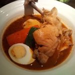 カレー食堂 心 - 骨付きチキンのスープカレー