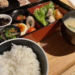 焼鳥・串カツ&飲み放題 たま 名掛丁店 - 