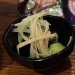 焼き鳥アポロ - 手作りのさっぱり、生姜ときゅうりの和え物も、実は毎回楽しみ