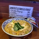 焼き鳥アポロ - 親子丼860円で、この大盛り！美味しくて美味しくて、感謝でしかない。