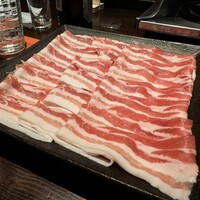 赤坂うまや - 「鹿児島黒豚ばら肉しゃぶしゃぶ鍋」のしゃぶしゃぶ肉 (3名分)
                    2024年8月2日