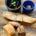 カフェ カンナ - 右上は宮崎牛味噌、右手前は日南名物”おび天”、だし巻きは、鮨処”わたつみ”で仕込んだだし巻き卵