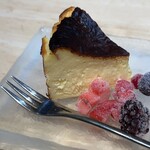 ビストロ スミモト KOBE - これは外せない　バスクチーズケーキ