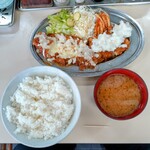 ハイライト - ジャンボチキンカツ二色おろしチーズ定食のご飯大盛り