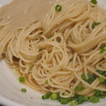 NIBOSHI MANIA - 麺の下にバターだれ