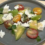 ビストロ スミモト KOBE - 有キトマト、アポカド、ヤギチーズのサラダ