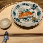 温石 - 金目鯛鱗焼き、実山椒、白髪葱