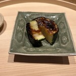 温石 - ズッキーニ炭焼き、玉ねぎソース