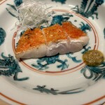 温石 - 金目鯛鱗焼き、実山椒、白髪葱