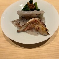 温石 - ジンドウイカ焼き、ルッコラのおひたし、
                      　自家製マスタード