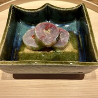 温石 - 鯵の胡瓜巻き、梅肉ソース、ごま、大葉、ガリ