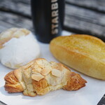 ジューンベリー - 冷やしメロンパン (￥332)、ハニーバターフランス (￥270)、クロワッサンダマンド (￥281)
