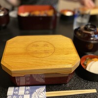菊屋 - さぁ、やってまいりましたよ〜♪
                    お重のフタを…オープン！