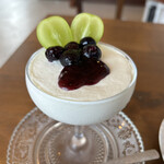 名曲カフェ エグモント - レアチーズ　ブルーベリー添え