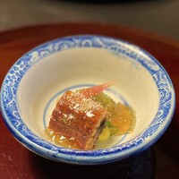 喜楽 - 鰻ざく。暑い夏にピッタリの酢の物からスタートです。パリっした塩もみ胡瓜の食感と鰻の蒲焼きの相性は最高✩.*˚