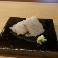 すし処 睦月 - □骨切り鱧 皮を炙って