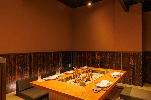 座席 : 囲炉裏家さんかい - 金山/ろばた焼き | 食べログ