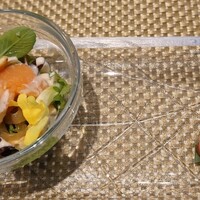天厨菜館 銀座店 - 前菜:クラゲの和物　皮蛋鴨肉