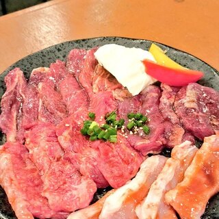 炭火焼肉 ホルモン ごん - 料理写真: