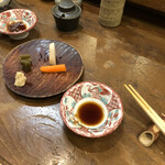 一十 - 待っている間に漬物無くなりハーフオーダー、また無くなりそうです♪焼きおにぎりの焼き加減が絶妙！