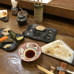 一十 - はい、色々食べて焼きおにぎり待ち