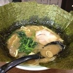 たま家 - 醤油ラーメン(並・650円)・のり増し(100円)