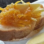 JiProign - 自家製ママレードにはオレンジの他にゆずが入っているそうなので味覚を澄ませて食べてみたけど、自分にはゆずが検出出来なかった