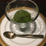 カールヴァーン ブルワリー＆レストラン  - デザートは抹茶アイスにしました。甘くない。本当に抹茶。好きだ。
