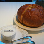 Morton's The Steakhouse - オニオンブレッド