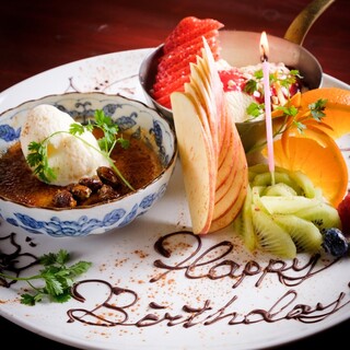 当店自慢のデザートプレートで誕生日、記念日を演出