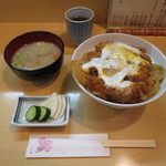 とんかつ燕楽 - カツ丼　900円