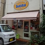 Basuta - 中央町商店街のアーケードから少し出たところにあります