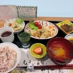 やずや 皆友亭 - ランチは日替わりで８００円、新鮮な食材を利用した添加物を使わない身体に優しいランチです