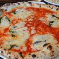 カレス - PIZZA マルゲリータ 1000円。