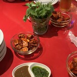 中村 玄 - 唐辛子チップスと食べ放題パクチー