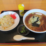 囲炉裏ダイニングｄａｔｅ - 半チャンラーメン　食歴　初