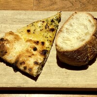 パージナ イタリアン ファイアワークス プラス カフェ ～薪焼きイタリアンとワイン～ - フォカッチャ