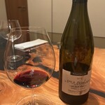 TATSUMI - ペアリング６杯目　ル・プティ・ドメーヌ ソーミュール・シャンピニー。綺麗。ただ強い。シャンベルタンとの飲み比べ