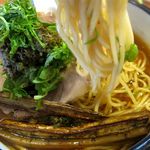 雨は、やさしく - 辛醤油らーめんの麺