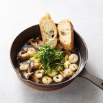 MEAT UP - 丹波しめじと小エビのアヒージョ〜大葉を添えて〜