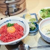 牛刺しと焼肉 仔虎 - 