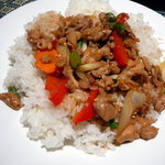 タイ料理サバイ・サバイ - 鶏肉と野菜炒めライスにズーム！2009/10