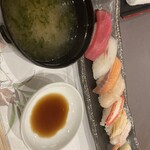 雪峰 - 生寿司7貫　味噌汁