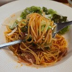 キッチン ブルー グローブ - パスタとサラダ