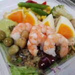 イーション - 料理写真:25品目のコブサラダ。