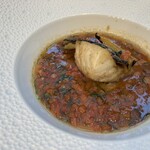 ソンブルイユ TOKYO - 日本海スズキのポワレとフヌイユのコンフィ　トマト　オレンジ　ソースベルジュ