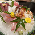 お料理 魚昌 - 料理写真:◾️おまかせ刺身盛り合わせ…見た目も美しく、種類も豊富で、刺身の質も素晴らしかった。