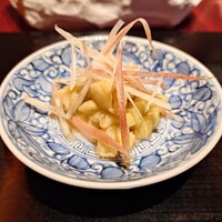 鮨処 つく田 - 茄子の揚げ浸し、マグロ、茗荷、生姜